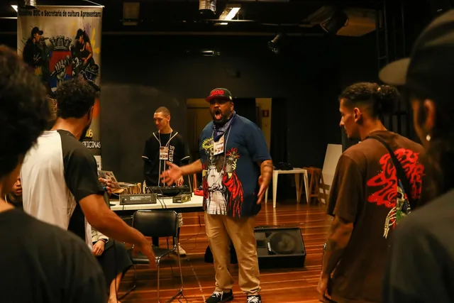 Big G comandando a roda da Semana Municipal do Hip-Hop